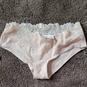Lace Trimmed Panties in Cream
